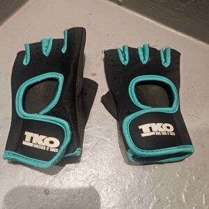 TKO Women's Fitness Gloves Size Medium Black and Blue Fingerless
